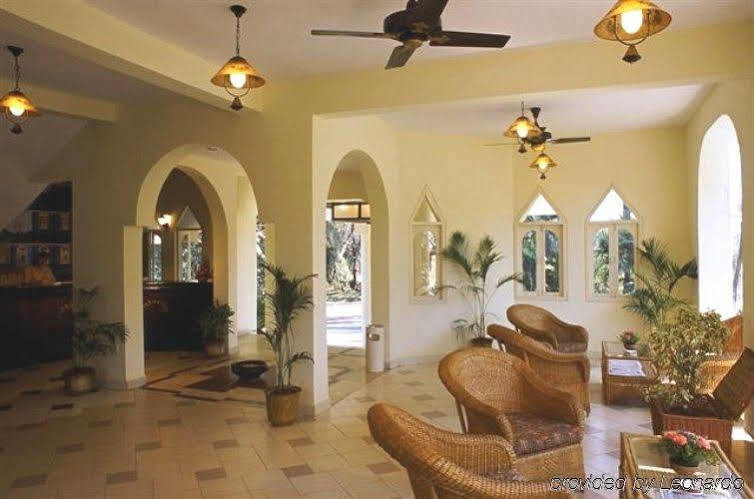 Varca Palms Beach Resort エクステリア 写真